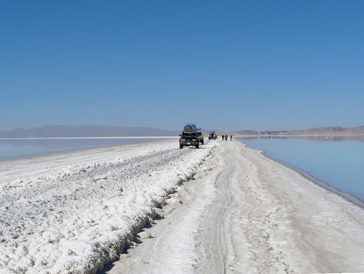 4x4 dans le Salar d'Uyuni Bolivie Pérou