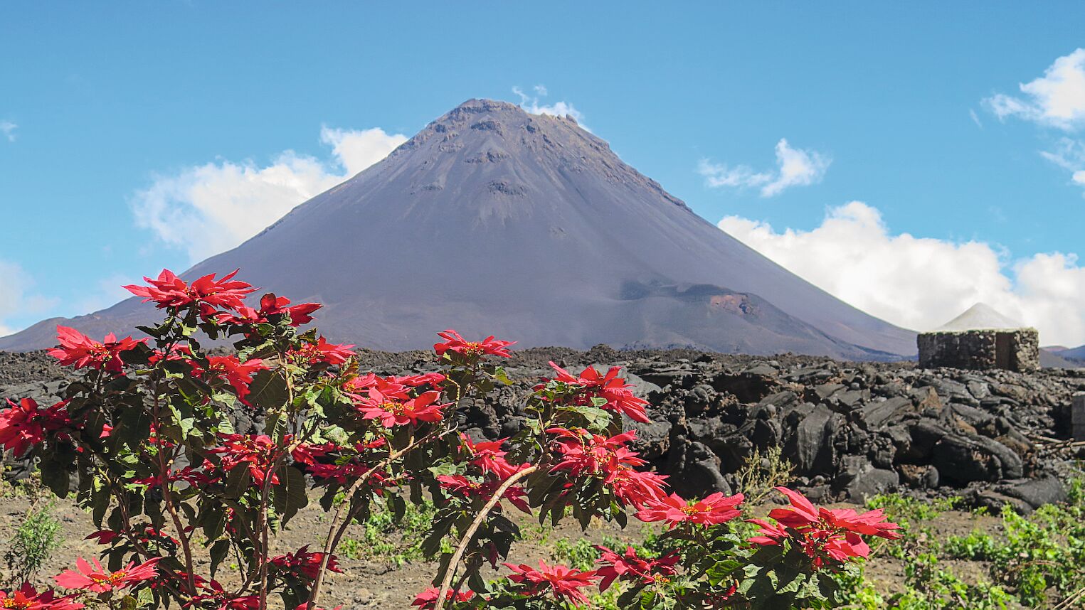 Le pico de Fogo depuis la caldeira de Fogo, Cap-Vert