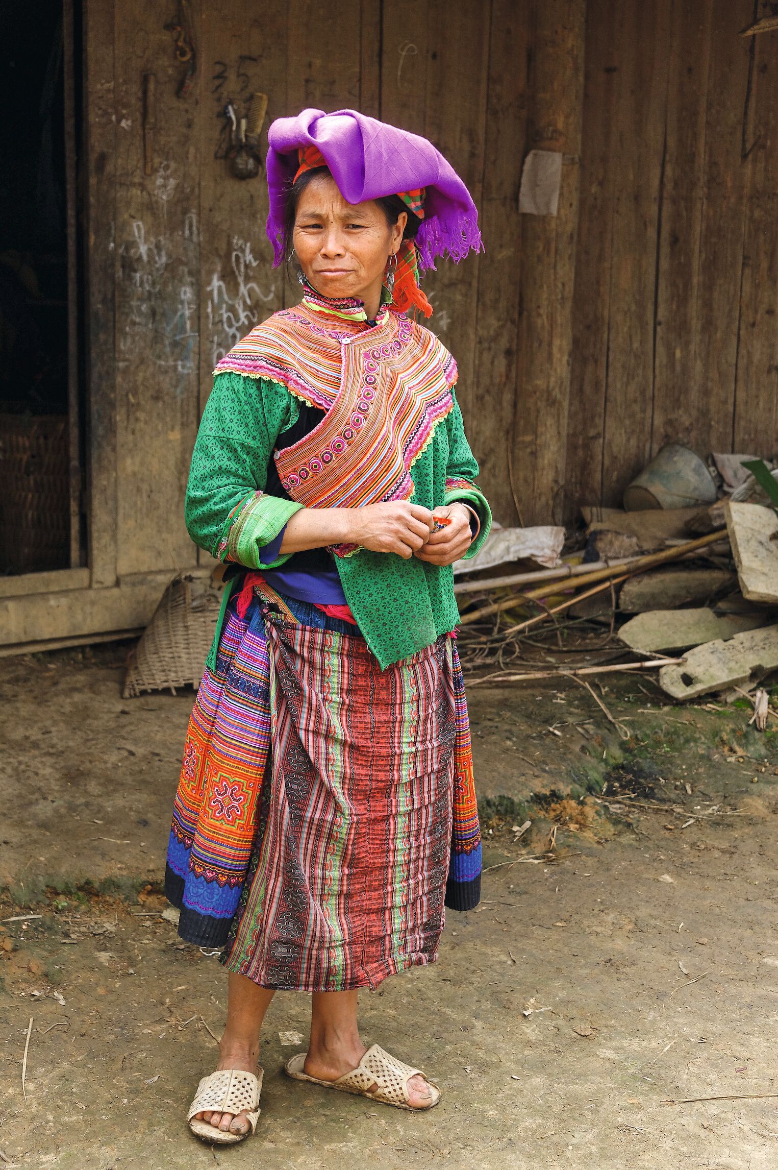 Femme hmong fleur