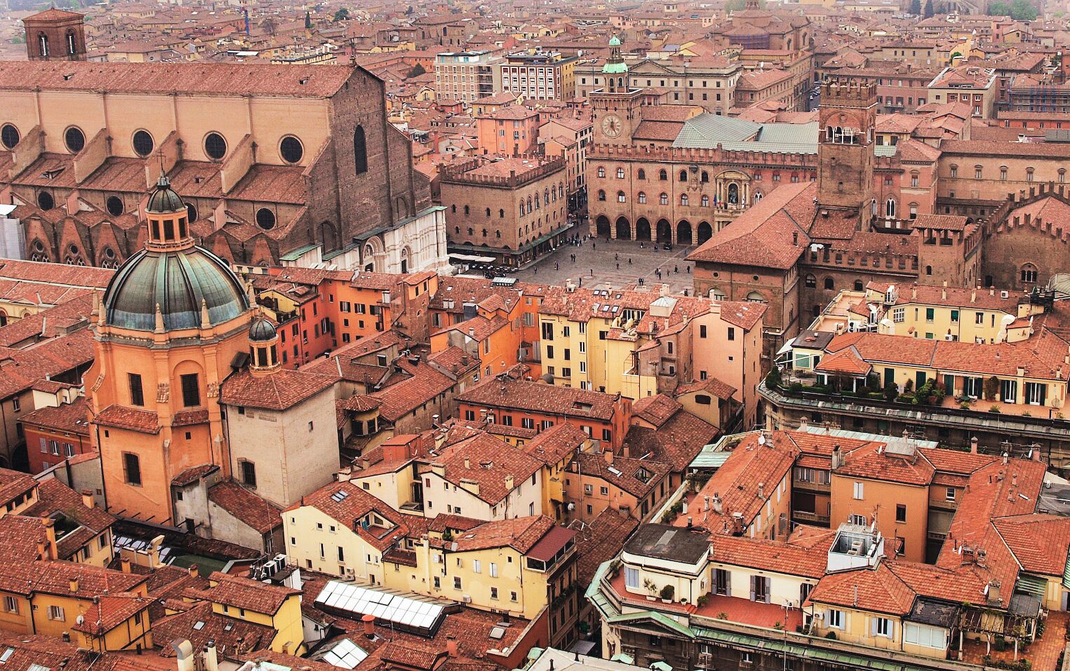 Vue sur Bologne et la place Maggiore
