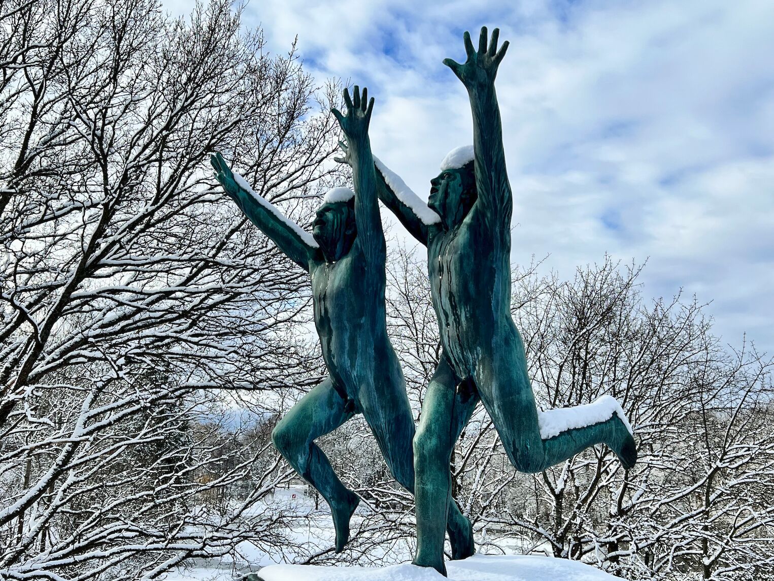 Les sculptures du parc Vigeland sous la neige